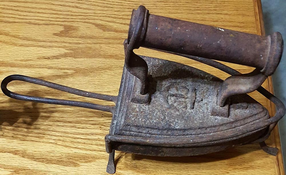 Old iron with carved cross - Heated with charcoal 1940