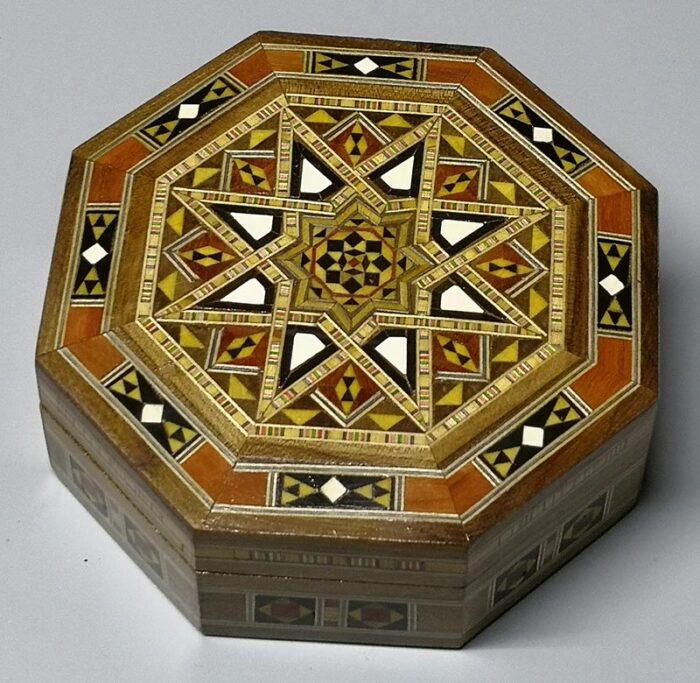 Hexagonal wooden arabesque mosaic box