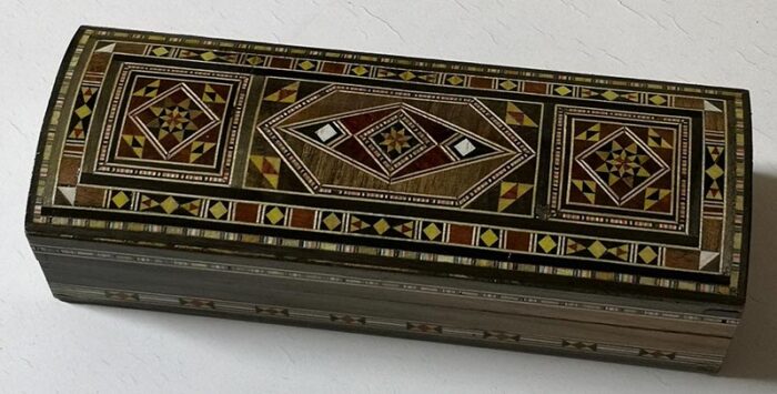 Rectangular wooden arabesque mosaic box