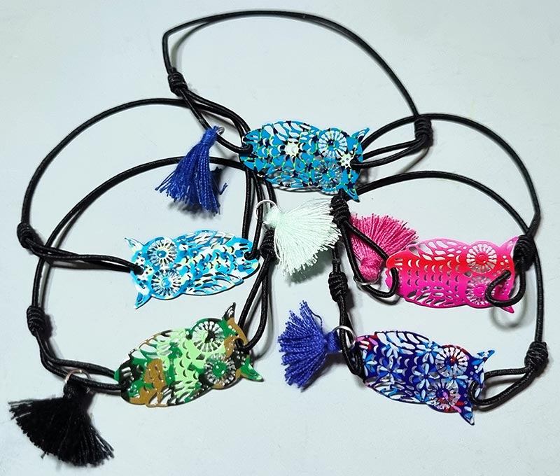 Elastic bracelet showing owl