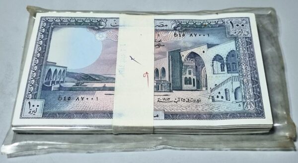 100 lebanese banknotes
