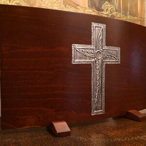Luxury curved wooden stand - Last Supper in bas-relief on a plate of metal and the Cross on the back - Image 2