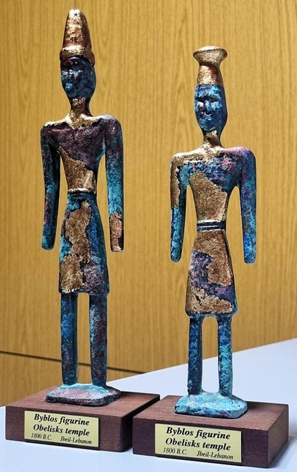 Stand of Phoenician statuettes