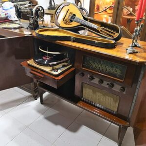 Antique tube vintage radios, cabinets etc... - Available on request - Image 19