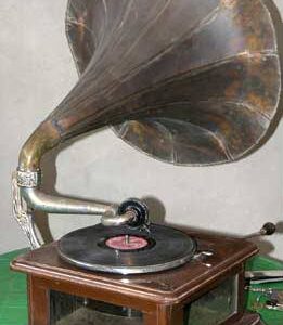 Antique tube vintage radios, cabinets etc... - Available on request - Image 3