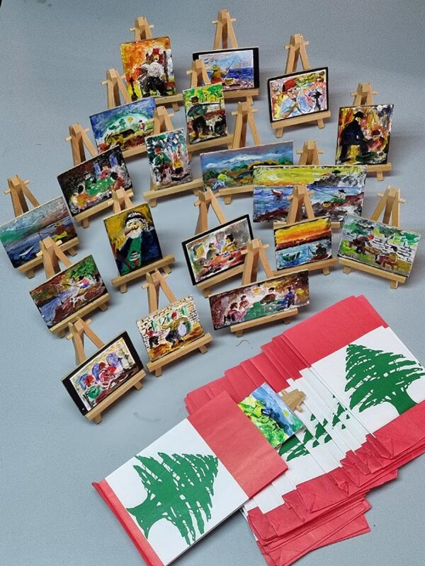 Art miniature paintings on wood easel