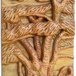 Cedar trunk hand-sculptured in relief - Image 1
