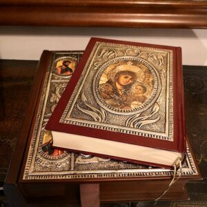 Holy New Testament in a wood box and oriental design - Image 3
