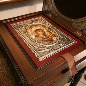 Holy New Testament in a wood box and oriental design - Image 4