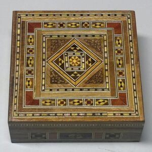 Square wooden arabesque box - Image 1