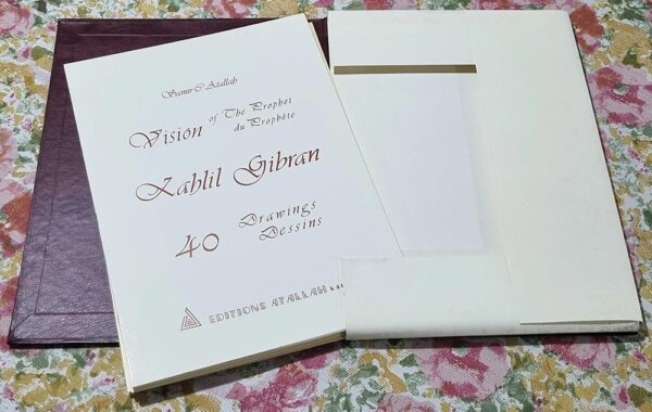 Hardcover coffret book with paper plates